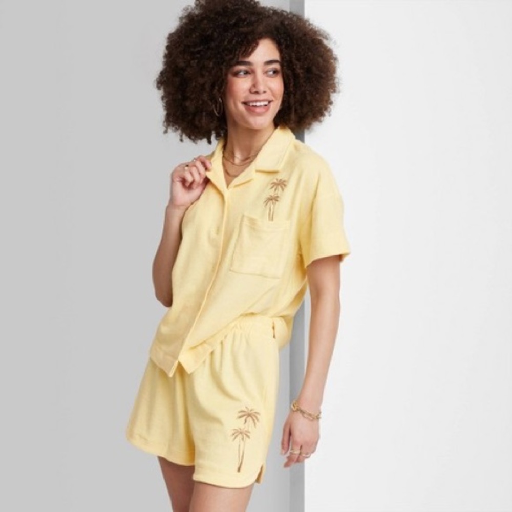 - ✨Ascot & Hart yellow shorts with palm trees women’s size large ✨